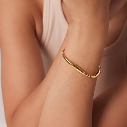 Shaped Women's Stainless Steel Bracelet