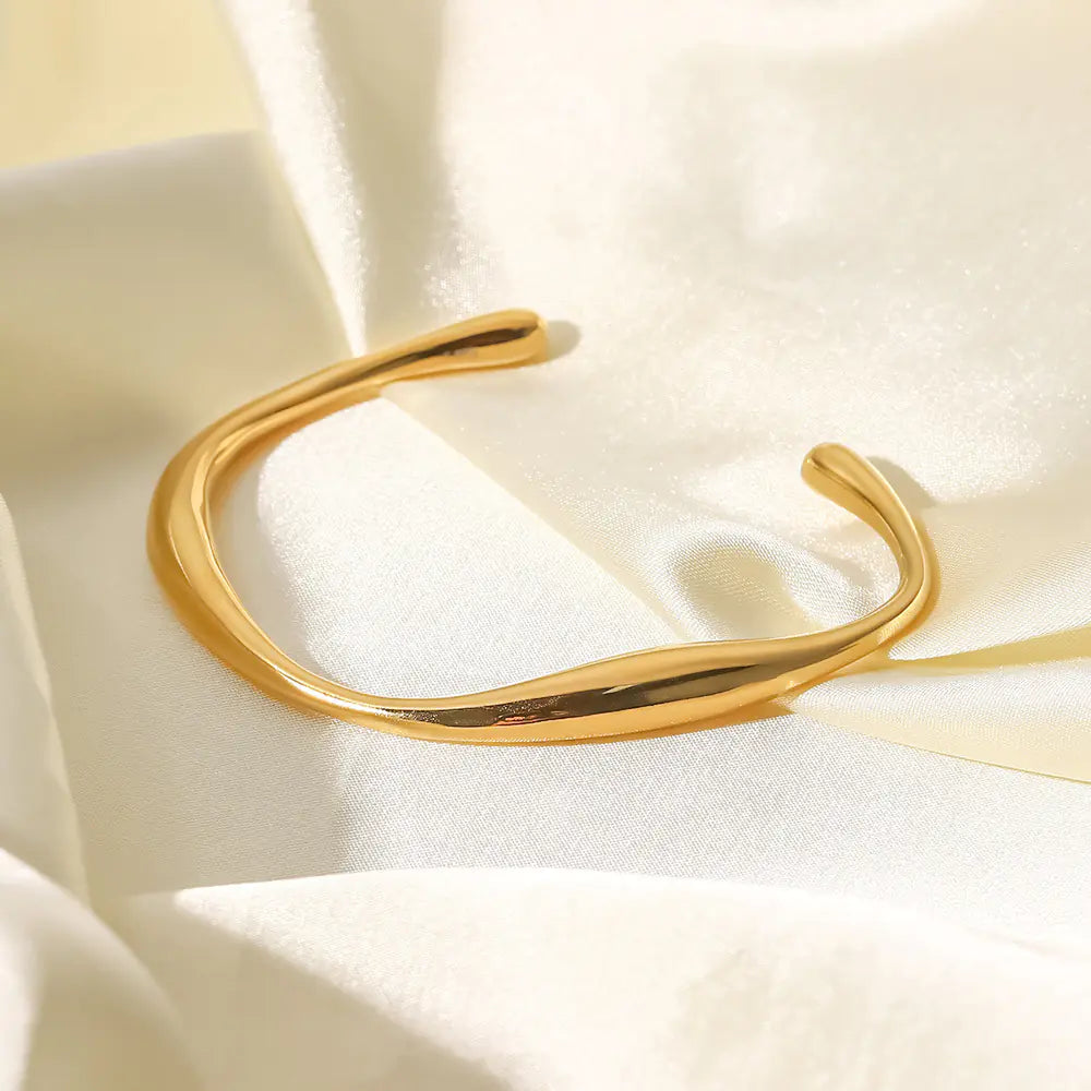 Shaped Women's Stainless Steel Bracelet